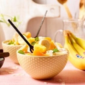 Gesunder, leichter Chiquita Bananen-Ambrosia-Salat